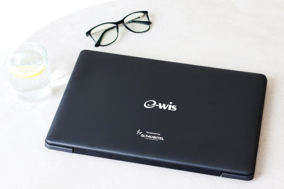 14" Ноутбук ECS (ELITEGROUP) e-Wis SF40CM, Intel Core i3-10110U (2.1 ГГц), RAM 32 ГБ, SSD 1024 ГБ, Intel UHD Graphics 620, Windows Pro, (X14GL), Черный, Российская клавиатура
